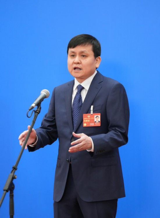 張文宏委員帶來兩份提案，都與老百姓看病有關