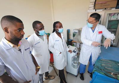 為增進世界人民健康福祉作出貢獻(中國援外醫(yī)療隊派遣60周年)-易網(wǎng)健康<a href=http://www.xllyou.com/jkys/ target=_blank class=infotextkey>養(yǎng)生</a>網(wǎng) 為增進世界人民健康福祉作出貢獻(中國援外醫(yī)療隊派遣60周年)