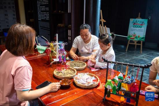 從端午產業“三變”看消費市場活力-易網健康<a href=http://www.xllyou.com/jkys/ target=_blank class=infotextkey>養生</a>網 從端午產業“三變”看消費市場活力