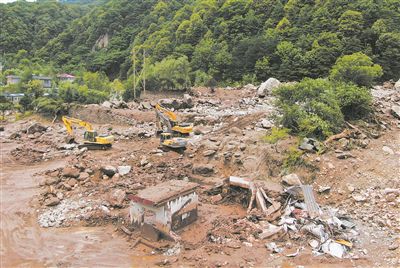 面對(duì)山洪泥石流該如何自救