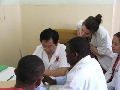 大愛無疆接續奉獻——致敬中國援外醫療隊