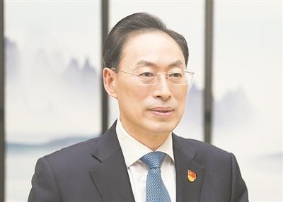 完善長期護理保險機制