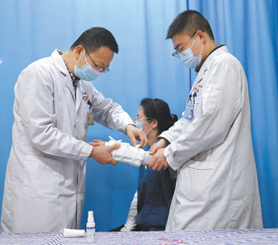 用好醫保基金 減輕就醫負擔(人民眼·深化醫保支付方式改革)-易網健康<a href=http://www.xllyou.com/jkys/ target=_blank class=infotextkey>養生</a>網 用好醫保基金 減輕就醫負擔(人民眼·深化醫保支付方式改革)