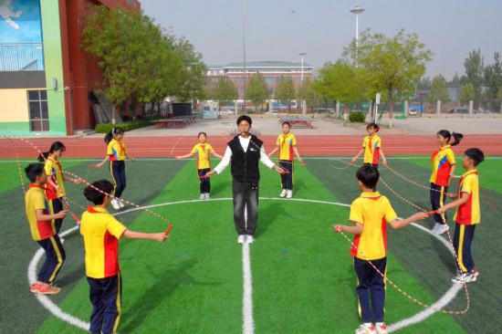 中小學(xué)生每天在校運動時間如何達到2小時?——來自河北多地校園的走訪觀察-易網(wǎng)健康養(yǎng)生網(wǎng) 中小學(xué)生每天在校運動時間如何達到2小時?——來自河北多地校園的走訪觀察