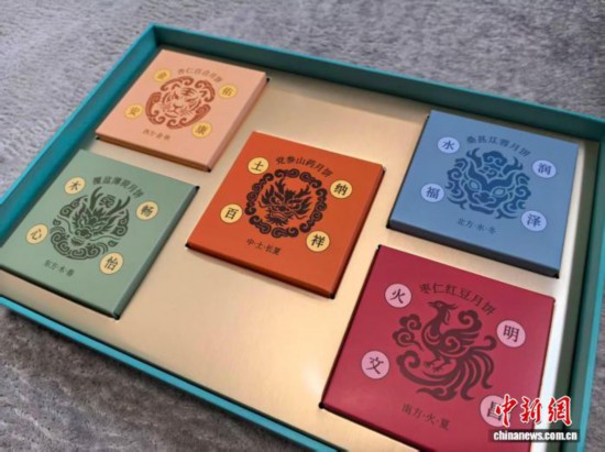 藥膳月餅走俏中秋 中醫藥文化“圈粉”新一代-易網<a href=http://www.xllyou.com/ target=_blank class=infotextkey>健康養生</a>網 藥膳月餅走俏中秋 中醫藥文化“圈粉”新一代