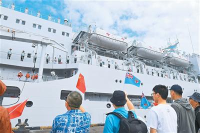 中國(guó)海軍“絲路方舟”號(hào)醫(yī)院船圓滿(mǎn)完成對(duì)斐濟(jì)醫(yī)療服務(wù)