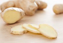 把生姜片放在肚臍上,沒想到效果這么好