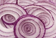 一顆洋蔥泡酒專治關節疼痛