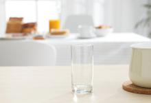 早晨起床喝鹽水,能排毒清腸?你不要命了