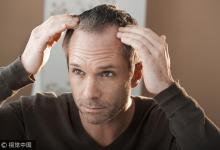 這里長(zhǎng)白發(fā)說(shuō)明身體出問(wèn)題了,必須注意危險(xiǎn)信號(hào)