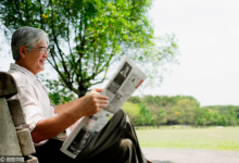 四個(gè)小方法,甩掉老花眼,每天做一做,90歲眼不花