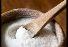 早上空腹喝鹽水有5大好處,但有兩類人不宜喝