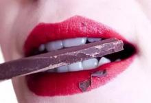 怎樣使牙齒變白不黃