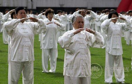 如何排除雜念 太極養(yǎng)生八卦掌安定心神 如何排除雜念 太極養(yǎng)生八卦掌安定心神
