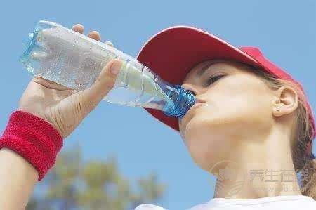 喝水減肥的最佳時間 早上起床后喝水 喝水減肥的最佳時間 早上起床后喝水