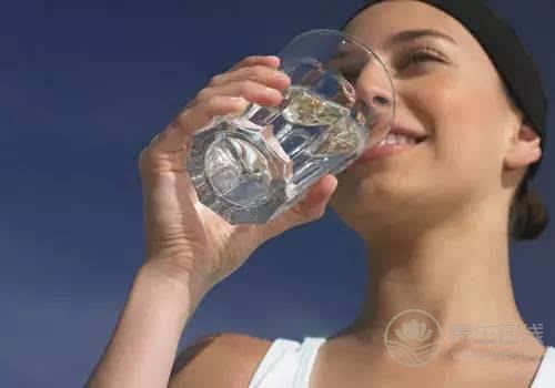 12個飲食習(xí)慣為健康加分 每餐前喝點水或湯 12個飲食習(xí)慣為健康加分 每餐前喝點水或湯