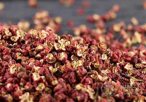 每天用它來泡腳,暖身還能抗衰老!家家都有,趕快去試試 每天用它來泡腳,暖身還能抗衰老!家家都有,趕快去試試