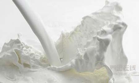 牛奶能喝能美容  還能治皮膚病