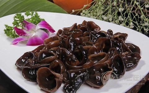 黑白配營養(yǎng)加倍 黑木耳和白木耳搭配益壽抗衰老 黑白配營養(yǎng)加倍 黑木耳和白木耳搭配益壽抗衰老