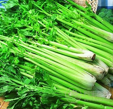 吃芹菜拌腰果降壓養(yǎng)顏 芹菜拌腰果的簡單做法 吃芹菜拌腰果降壓養(yǎng)顏 芹菜拌腰果的簡單做法