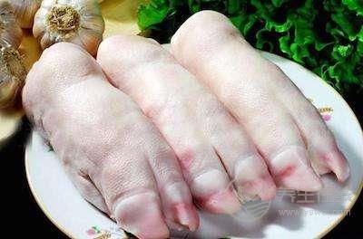 女人吃豬蹄抗衰老好處多 醫生都是這么挑豬蹄的 女人吃豬蹄抗衰老好處多 醫生都是這么挑豬蹄的