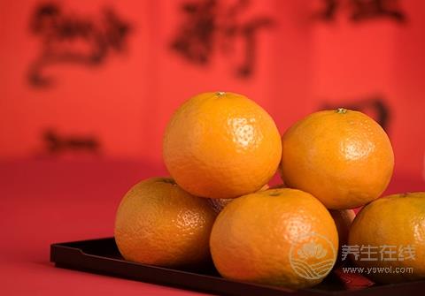 橘子好吃千萬別貪嘴 當心橘子吃多了得尿結石 橘子好吃千萬別貪嘴 當心橘子吃多了得尿結石