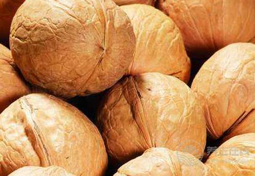 常吃核桃,對(duì)身體有這些好處,現(xiàn)在知道也不晚 常吃核桃,對(duì)身體有這些好處,現(xiàn)在知道也不晚