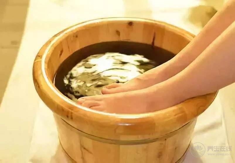 每天用它來泡腳,暖身還能抗衰老!家家都有,趕快去試試 每天用它來泡腳,暖身還能抗衰老!家家都有,趕快去試試