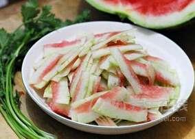 食療瓜皮醬的做法,夏天西瓜皮的妙用 食療瓜皮醬的做法,夏天西瓜皮的妙用