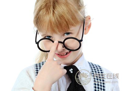 戴眼鏡會讓眼睛往外凸,是真的嗎 戴眼鏡會讓眼睛往外凸,是真的嗎