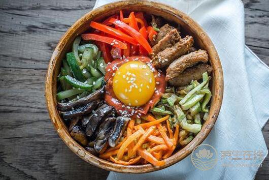 雞蛋生吃更營(yíng)養(yǎng)?營(yíng)養(yǎng)師破解疑惑 雞蛋生吃更營(yíng)養(yǎng)?營(yíng)養(yǎng)師破解疑惑