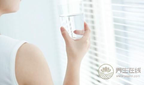 起床先刷牙還是先喝水?超9成人不知道 起床先刷牙還是先喝水?超9成人不知道