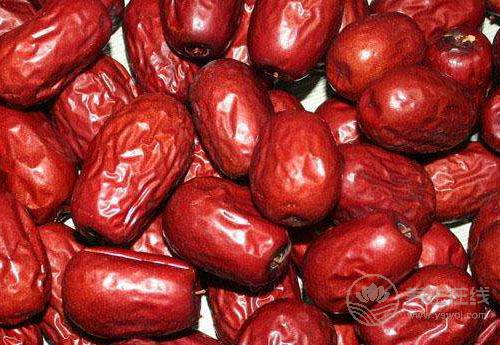 血虛人衰老，常吃這3種食物，撿回漂亮年輕的你