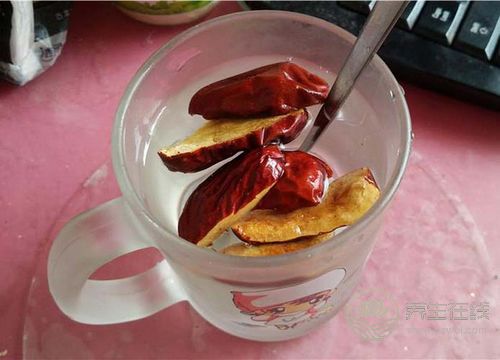 紅棗5種吃法最<a href=http://www.xllyou.com/jkys/ target=_blank class=infotextkey>養生</a>,能養顏排毒補血 紅棗5種吃法最養生,能養顏排毒補血