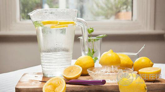 檸檬水美白,但不可過量飲用 檸檬水美白,但不可過量飲用