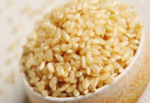 常用糙米煮飯吃，能收獲這幾大好處