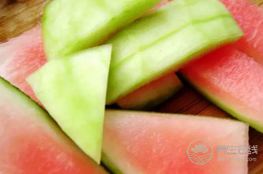 妙用西瓜皮可以祛痱、降血壓、治便秘