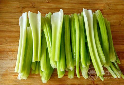 口臭、口腔常有異味,常吃冰箱里的這幾種食物,能緩解 口臭、口腔常有異味,常吃冰箱里的這幾種食物,能緩解