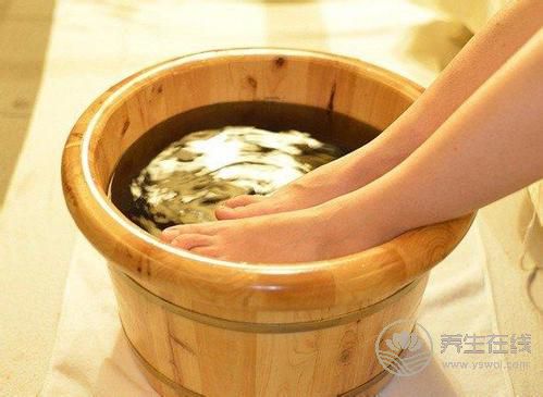 夏天泡腳謹記六禁忌 太飽太餓時不宜泡腳 夏天泡腳謹記六禁忌 太飽太餓時不宜泡腳