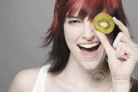 常盯手機很傷眼 膳食醫生推薦十大護眼果蔬 常盯手機很傷眼 膳食醫生推薦十大護眼果蔬