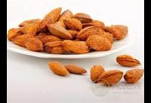 杏仁不能和什么同吃？