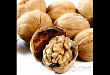 秋季豐收，核桃的營養價值高，但這2種吃法不可取