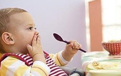 小孩子吃多了開始發燒應該如何處理