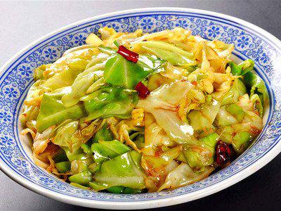 涼拌手撕包菜的做法與其<a href=http://www.xllyou.com/jkys/ target=_blank class=infotextkey>養(yǎng)生</a>效果 涼拌手撕包菜的做法與其養(yǎng)生效果
