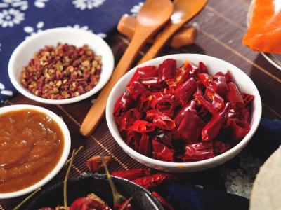 不同地區(qū)吃火鍋的調(diào)料有哪些不同