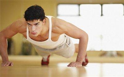 俯臥撐應(yīng)該怎么做練胸肌效果更好