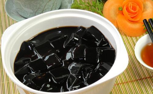 龜苓膏的好處以及其服用方面的禁忌-易網(wǎng)<a href=http://www.xllyou.com/ target=_blank class=infotextkey>健康養(yǎng)生</a>網(wǎng) 龜苓膏的好處以及其服用方面的禁忌