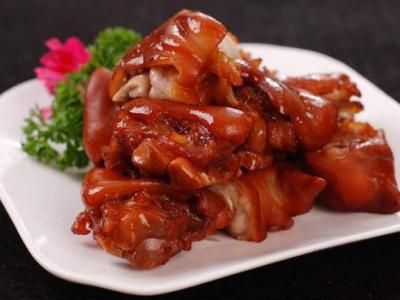 豬腳和什么一起搭配味道更加好吃