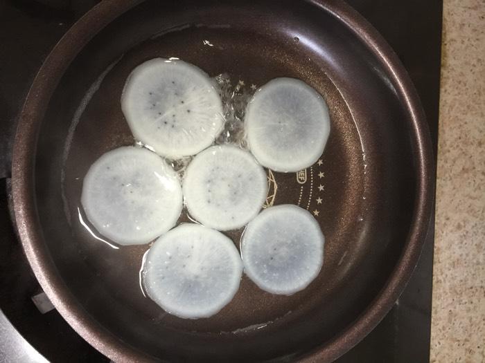 蘿卜梨水的功效有哪些怎樣做蘿卜梨水-易網健康<a href=http://www.xllyou.com/jkys/ target=_blank class=infotextkey>養生</a>網 蘿卜梨水的功效有哪些怎樣做蘿卜梨水