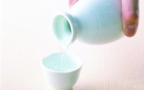 市面上常見的白酒分別是哪些不同的香型-易網健康<a href=http://www.xllyou.com/jkys/ target=_blank class=infotextkey>養生</a>網 市面上常見的白酒分別是哪些不同的香型